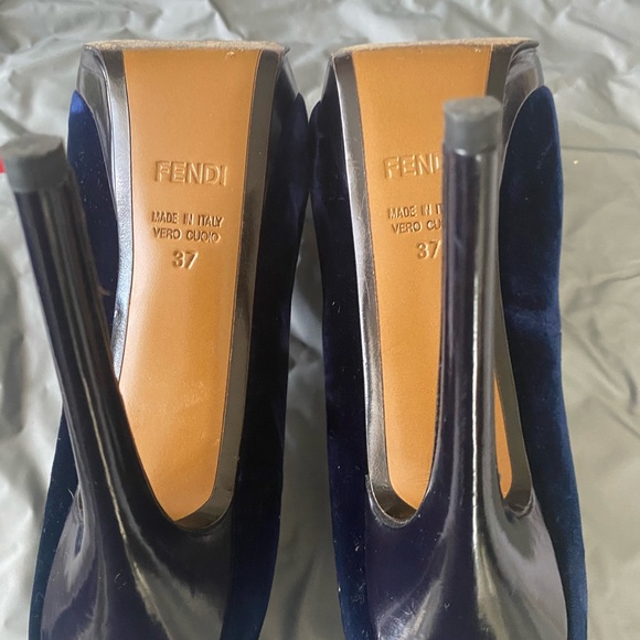 Fendi navy velvet platform heels - Picture 3 of 7